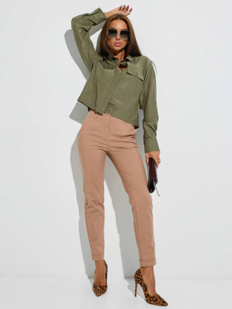 Укороченная рубашка женская с накладными карманами, оливковая